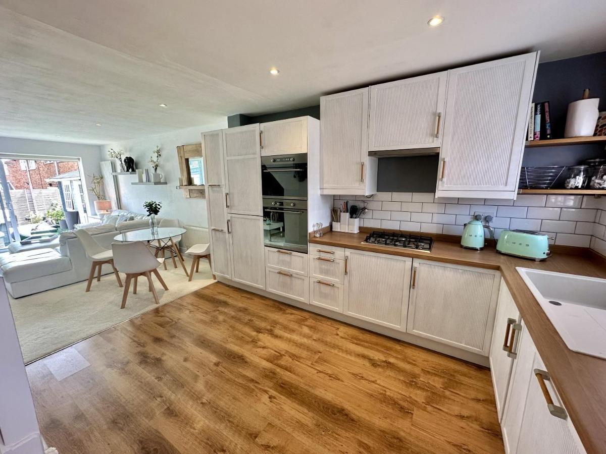 Willa Fantastic 2-Bed House With Parking - Hosted By Hutch Lifestyle Leamington Spa Zewnętrze zdjęcie