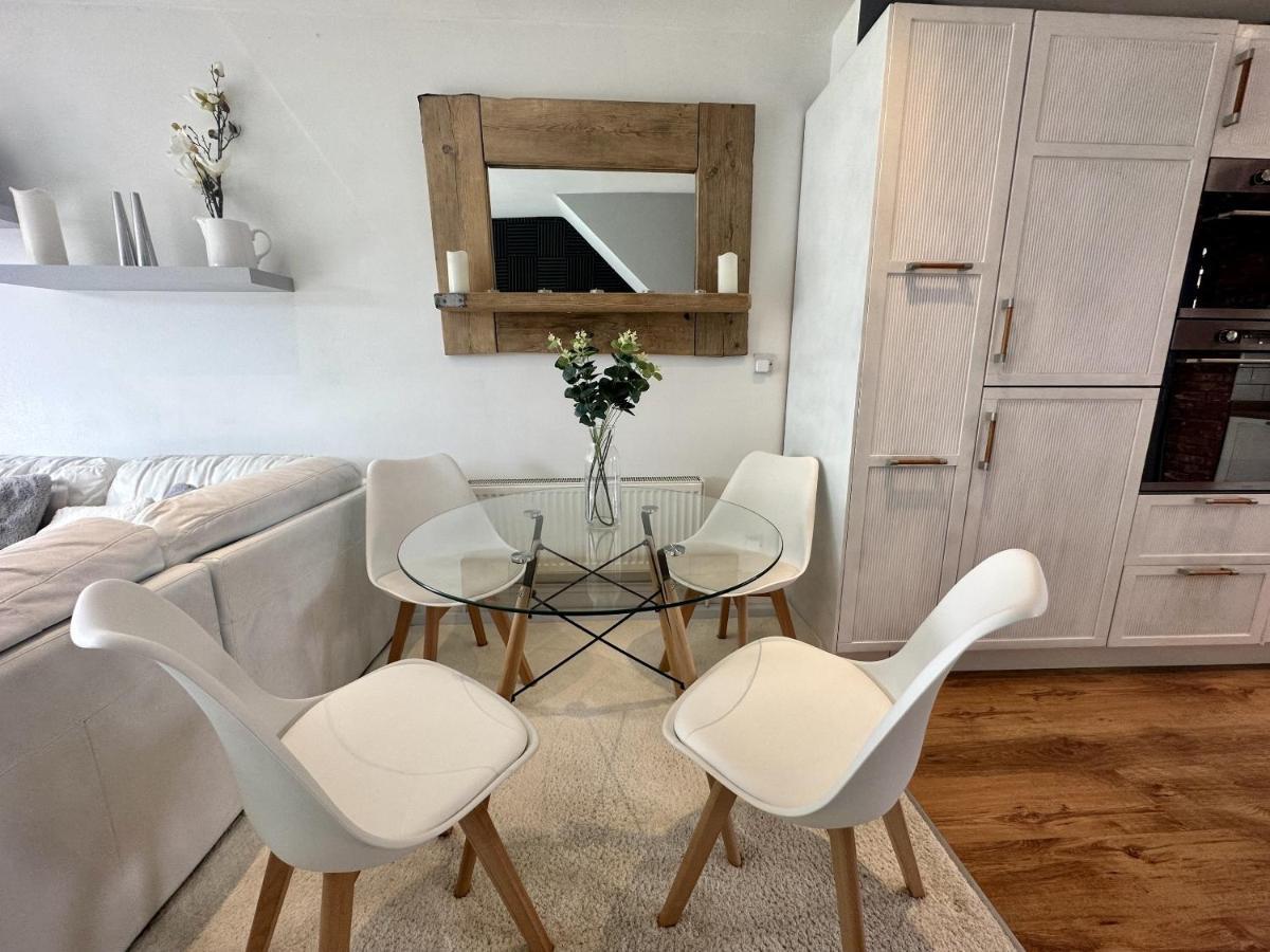 Willa Fantastic 2-Bed House With Parking - Hosted By Hutch Lifestyle Leamington Spa Zewnętrze zdjęcie